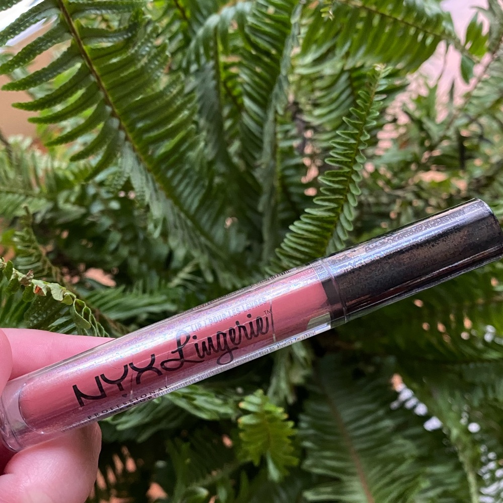 👄 NYX Lingerie Liquid Lipstick 👄